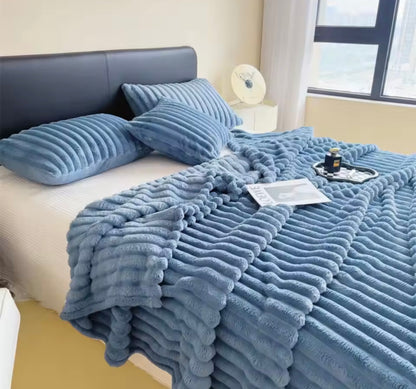 Manta Multifuncional de Rayas Anchas y Color Sólido | Cálida, Suave y Perfecta para Cama, Siesta o Mascotas