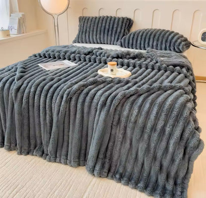 Manta Multifuncional de Rayas Anchas y Color Sólido | Cálida, Suave y Perfecta para Cama, Siesta o Mascotas