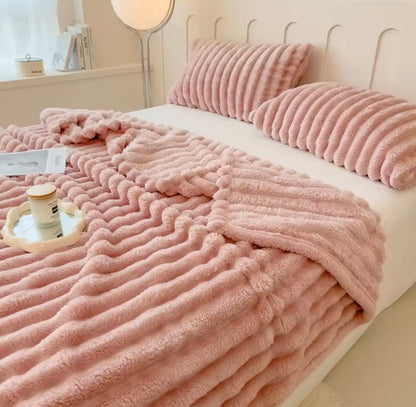 Manta Multifuncional de Rayas Anchas y Color Sólido | Cálida, Suave y Perfecta para Cama, Siesta o Mascotas